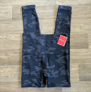 NWT Spanx Black Camouflage Look At Me Now Leggings Size Medium